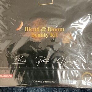 Impressions Blend & Bloom Beauty Kit